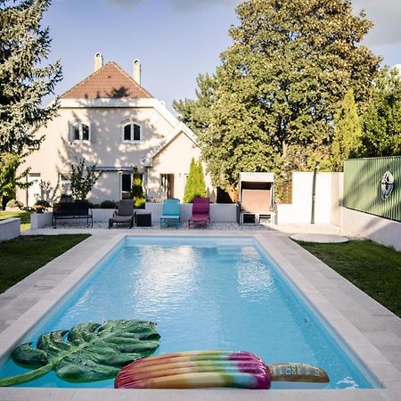 Manor Apartments, Csopak Zewnętrze zdjęcie