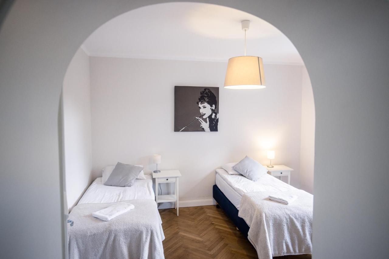 Manor Apartments, Csopak Zewnętrze zdjęcie