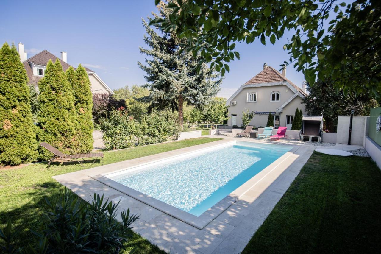 Manor Apartments, Csopak Zewnętrze zdjęcie