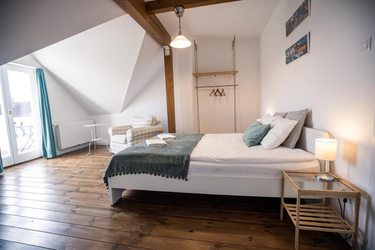 Manor Apartments, Csopak Zewnętrze zdjęcie