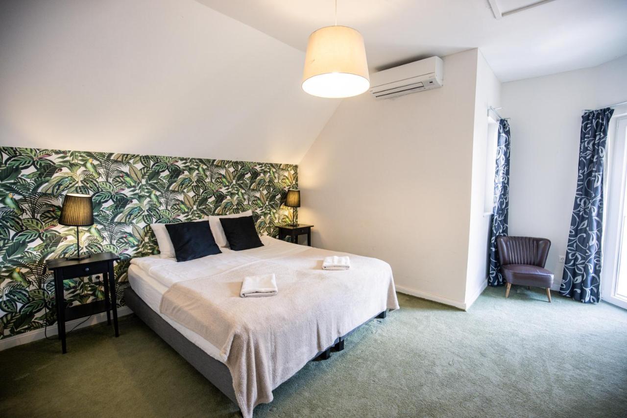 Manor Apartments, Csopak Zewnętrze zdjęcie